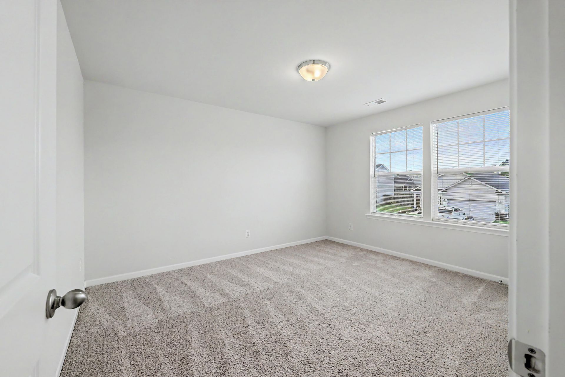 557 Abigail Street Photo 37