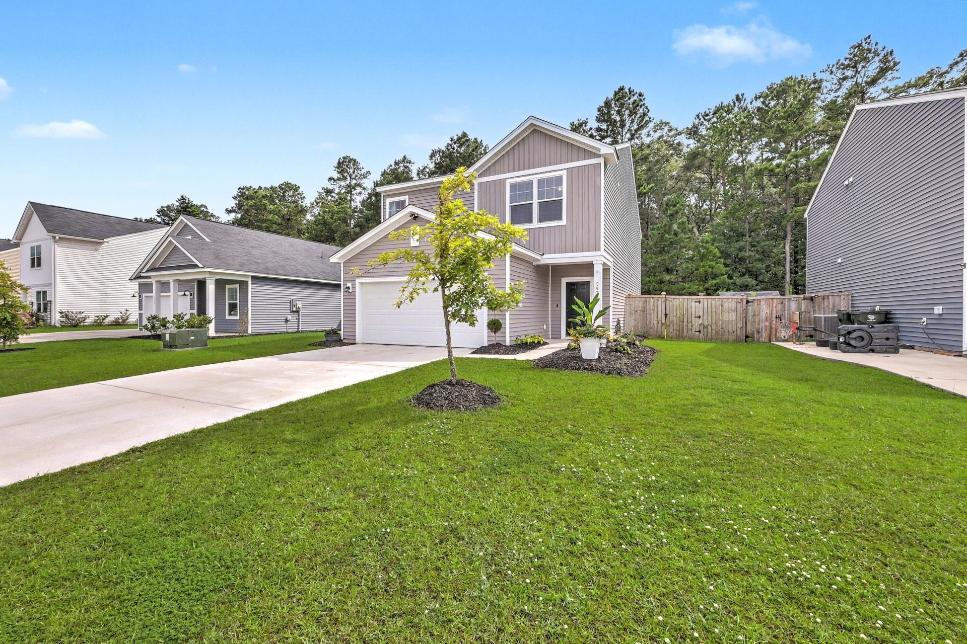 557 Abigail Street Photo 4
