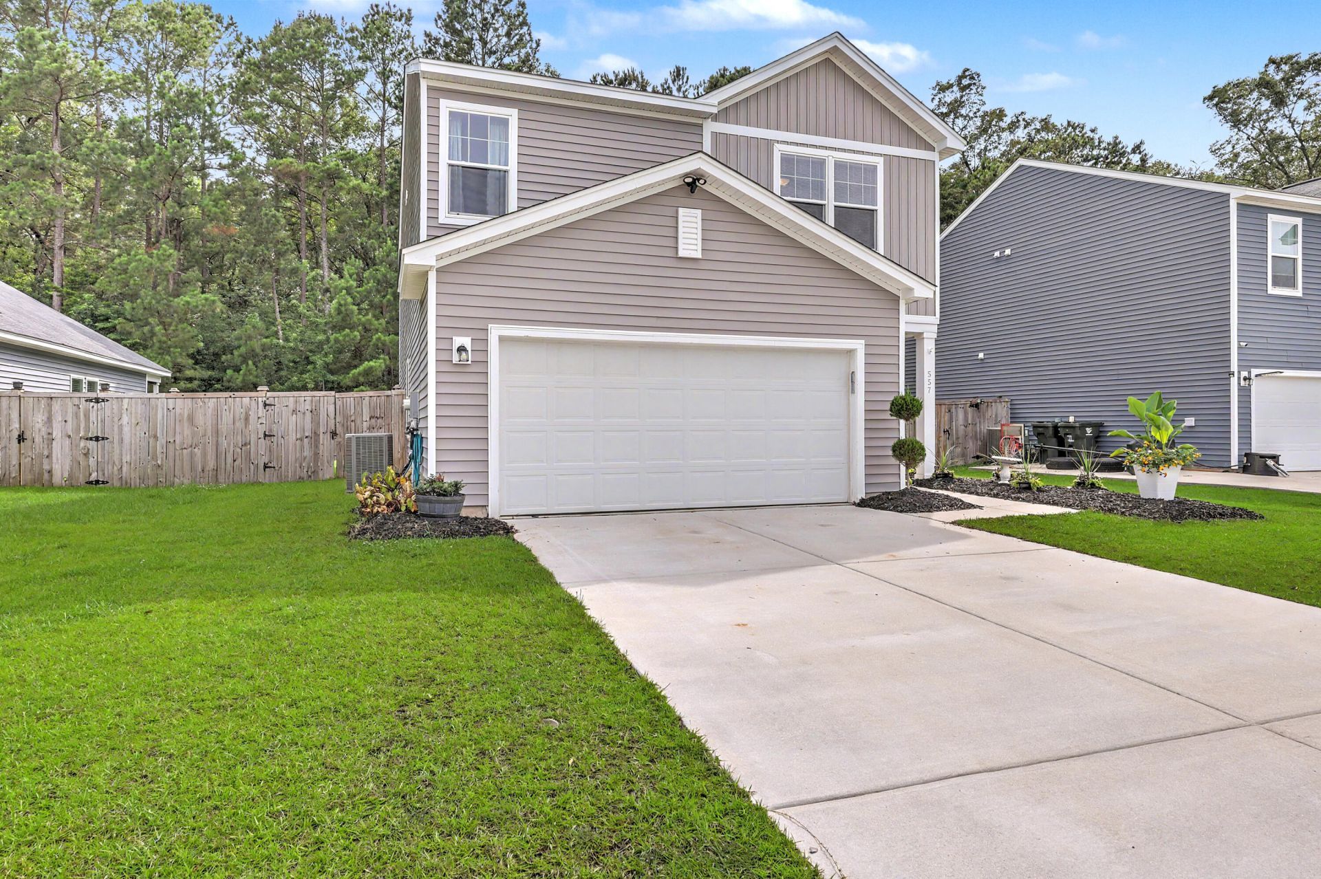 557 Abigail Street Photo 6