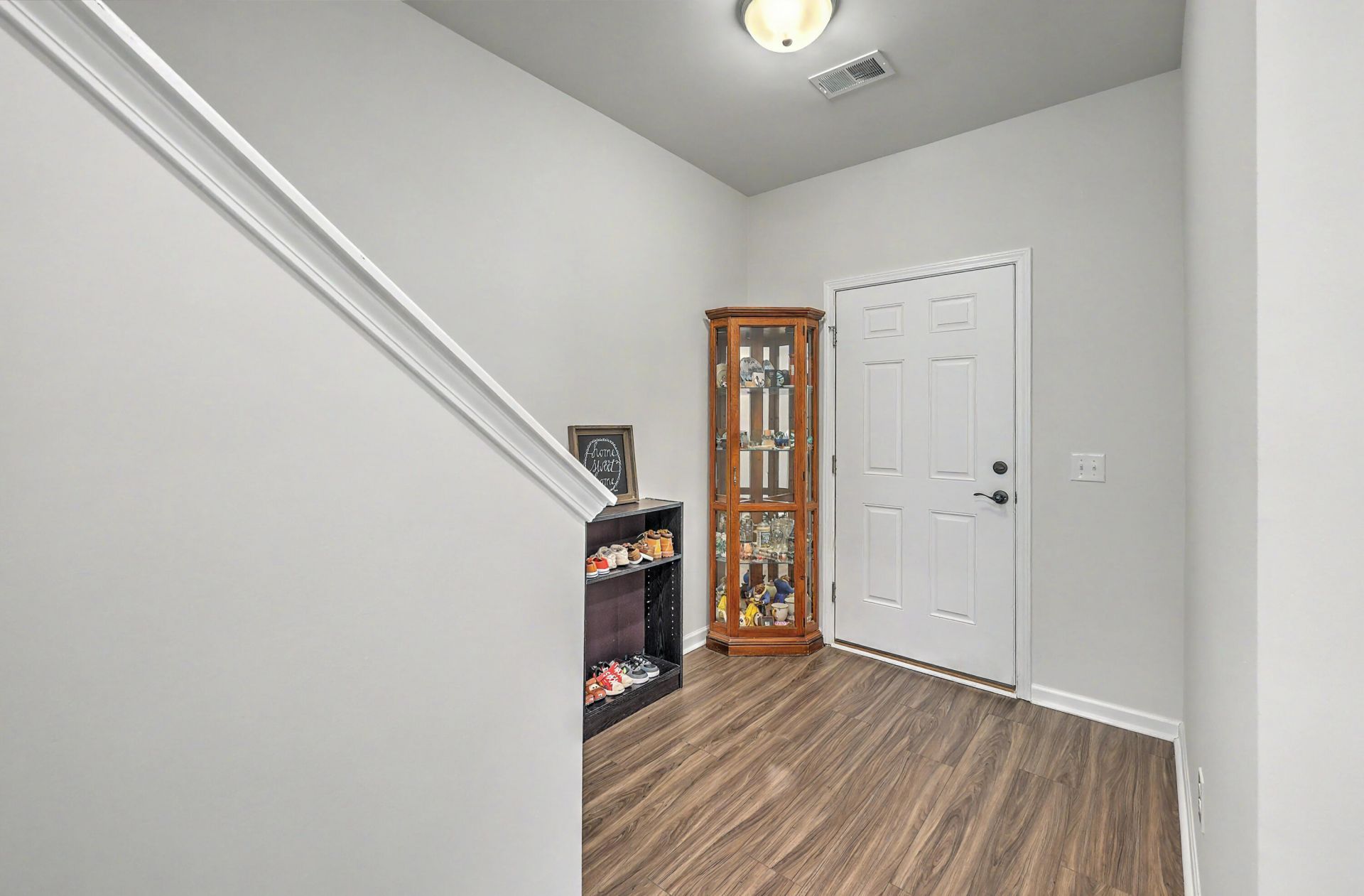 557 Abigail Street Photo 9