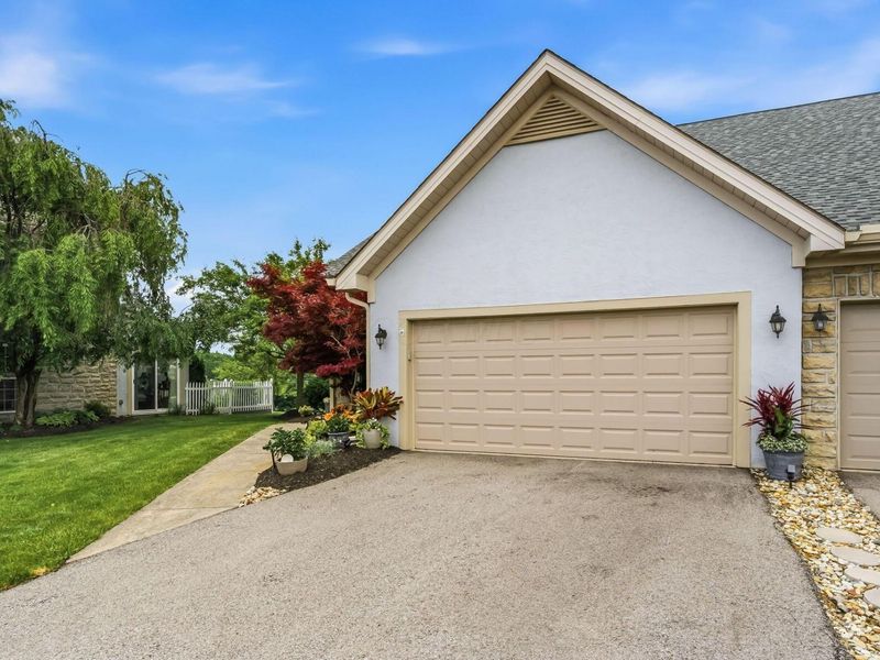 890 Village Drive, Delaware, OH 43015 Photo 2