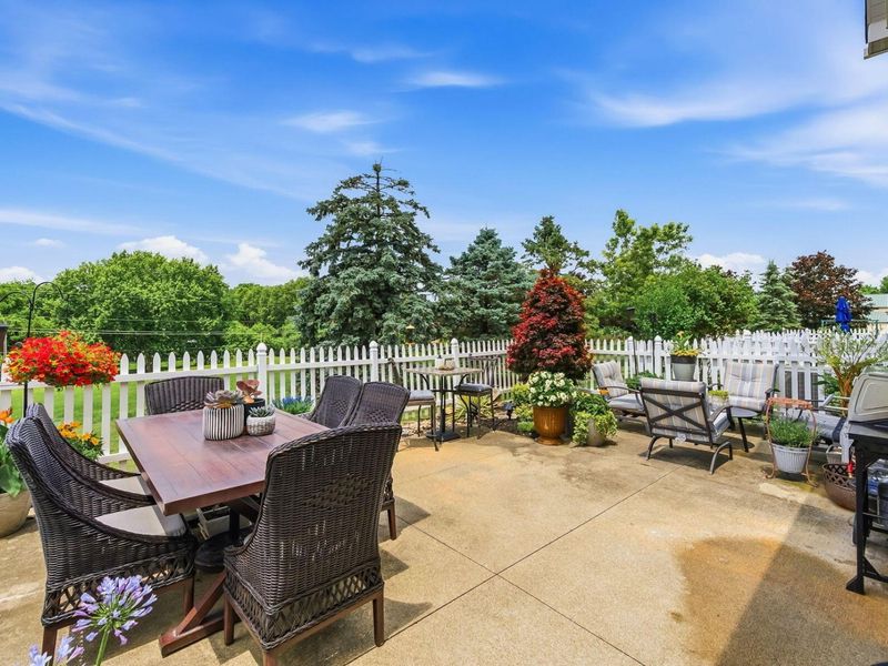 890 Village Drive, Delaware, OH 43015 Photo 6