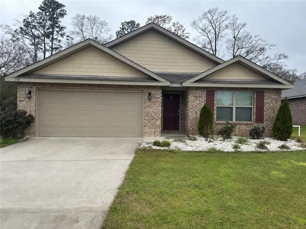 1718 Calgary Drive W, Mobile, AL 36695