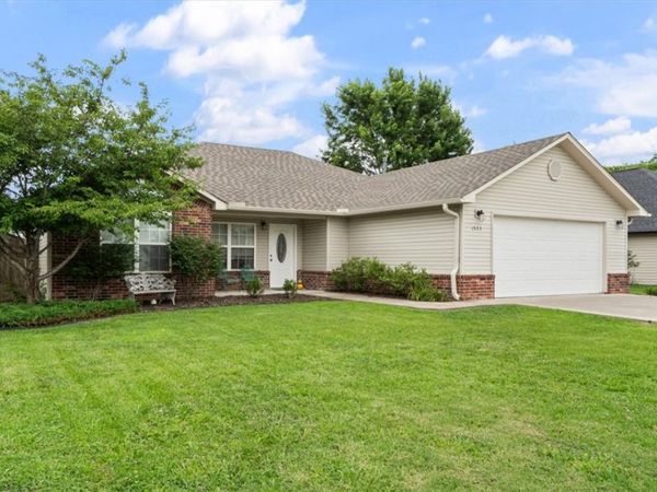 1523 William Court, Siloam Springs, AR 72761