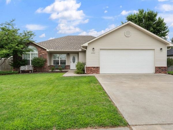 1523 William Court, Siloam Springs, AR 72761