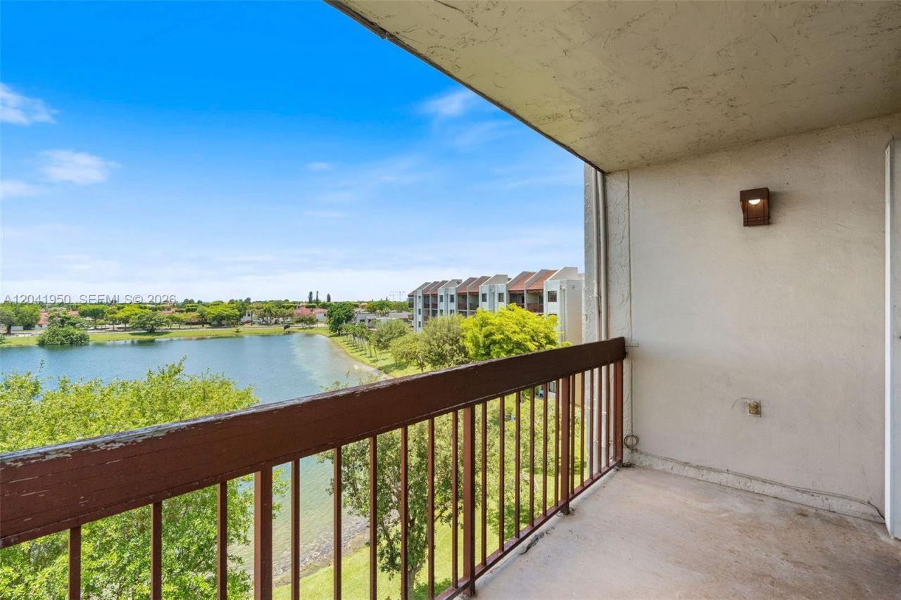 10288 NW 9th St Cir , Unit 501, Miami, FL 33172 Photo