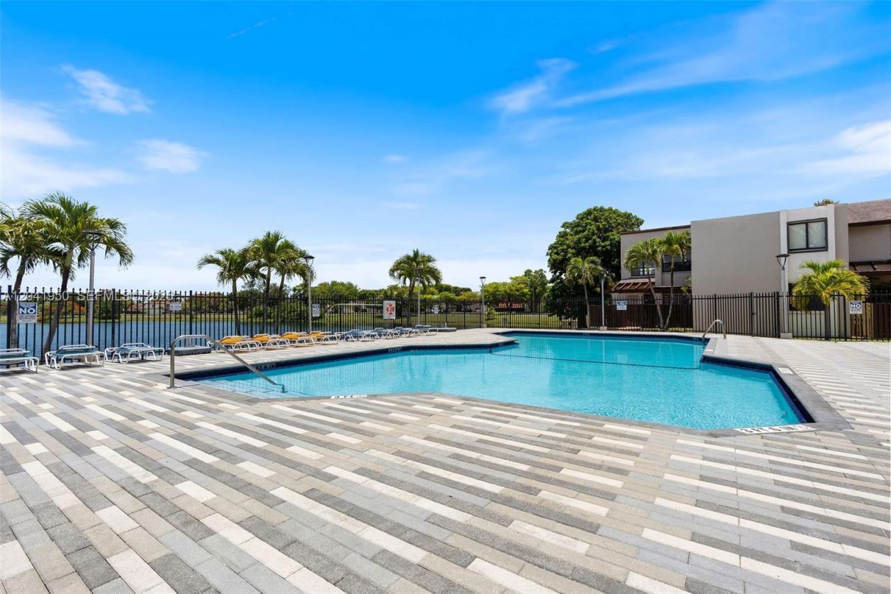 10288 NW 9th St Cir , Unit 501, Miami, FL 33172 Photo