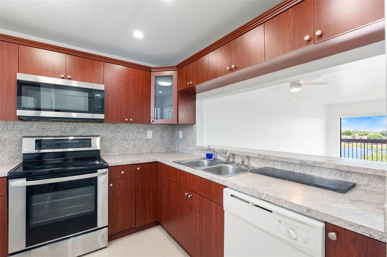 10288 NW 9th St Cir , Unit 501, Miami, FL 33172 Photo