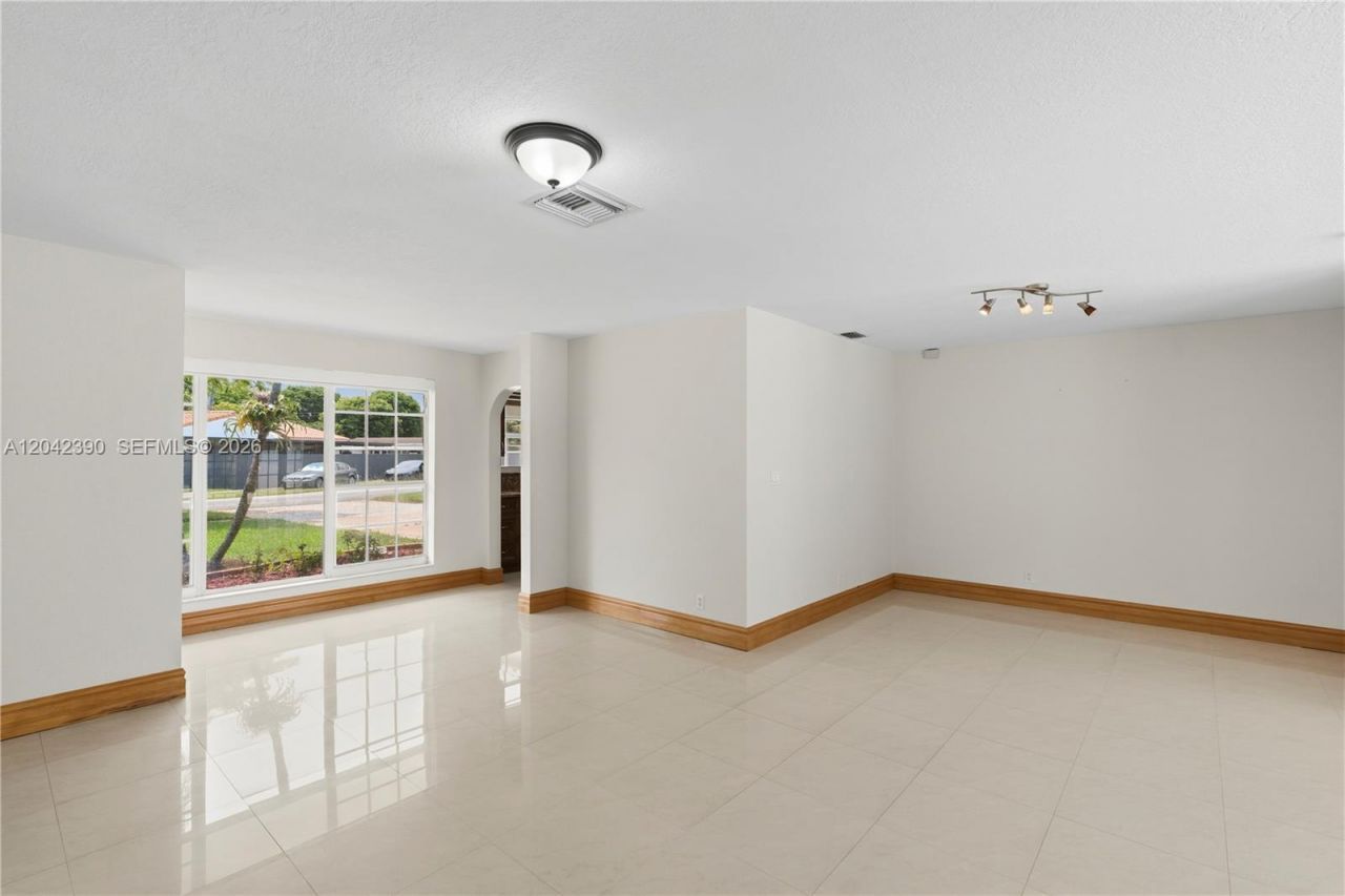 8197 W 14th Ct, Hialeah, FL 33014 Photo