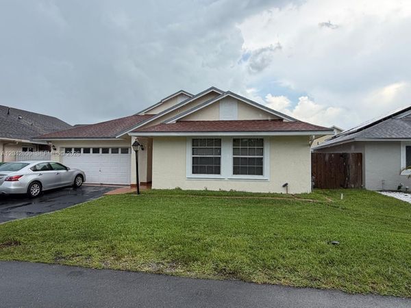 19058 NW 77th Pl , Hialeah, FL 33015