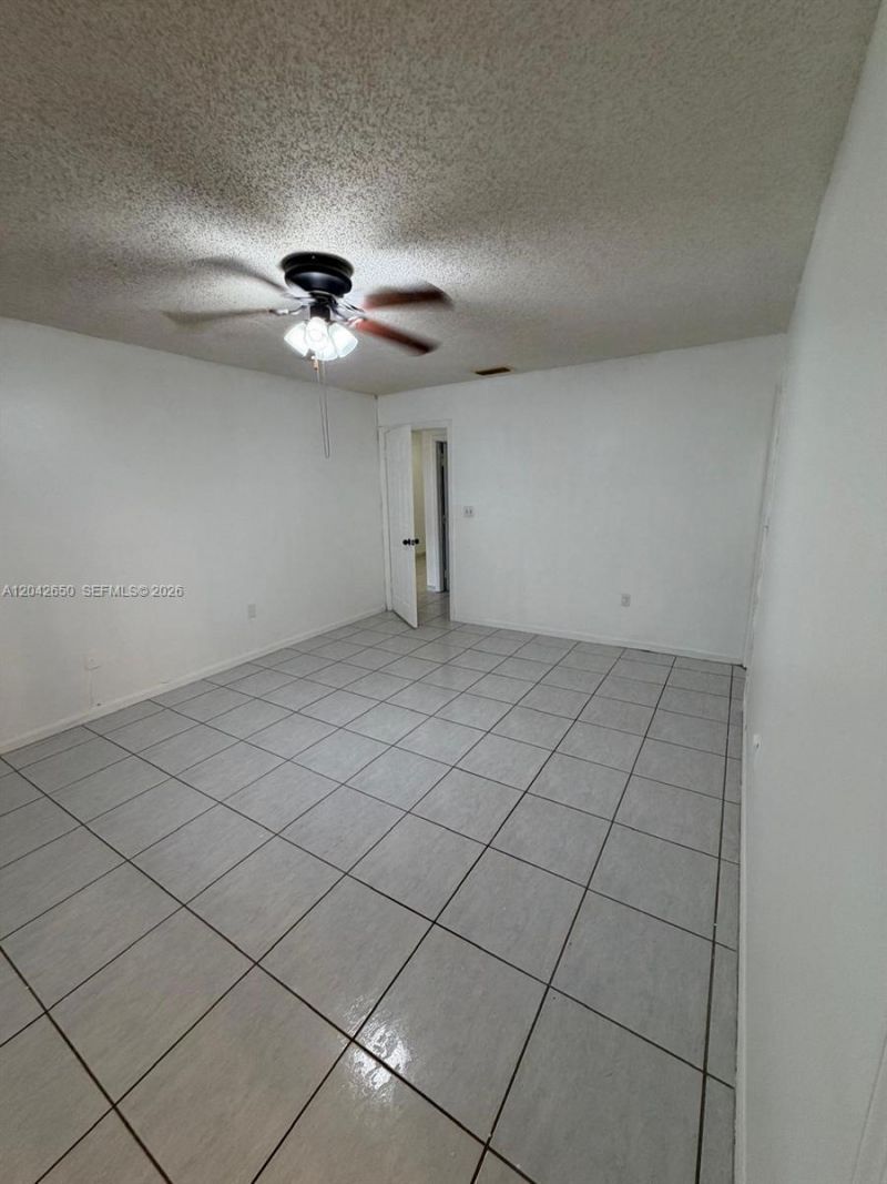 19058 NW 77th Pl, Hialeah, FL 33015 Photo