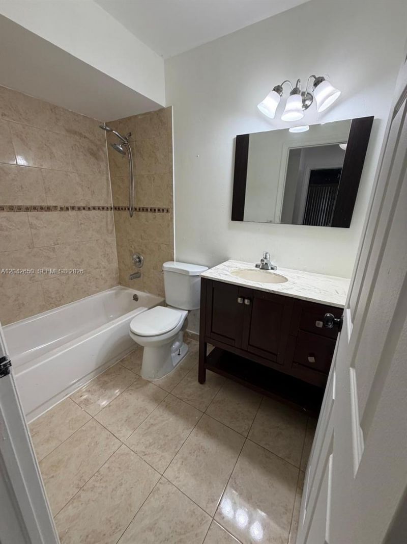 19058 NW 77th Pl, Hialeah, FL 33015 Photo