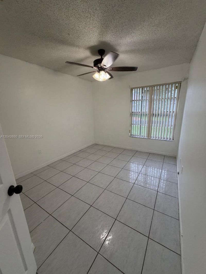 19058 NW 77th Pl, Hialeah, FL 33015 Photo