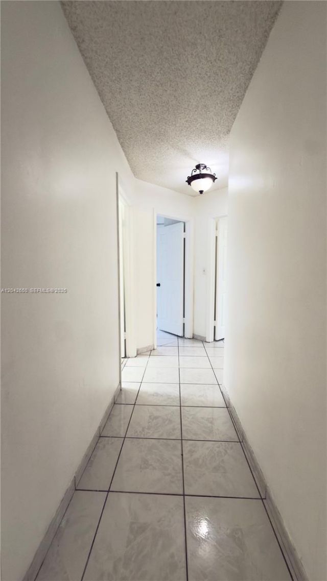 19058 NW 77th Pl, Hialeah, FL 33015 Photo