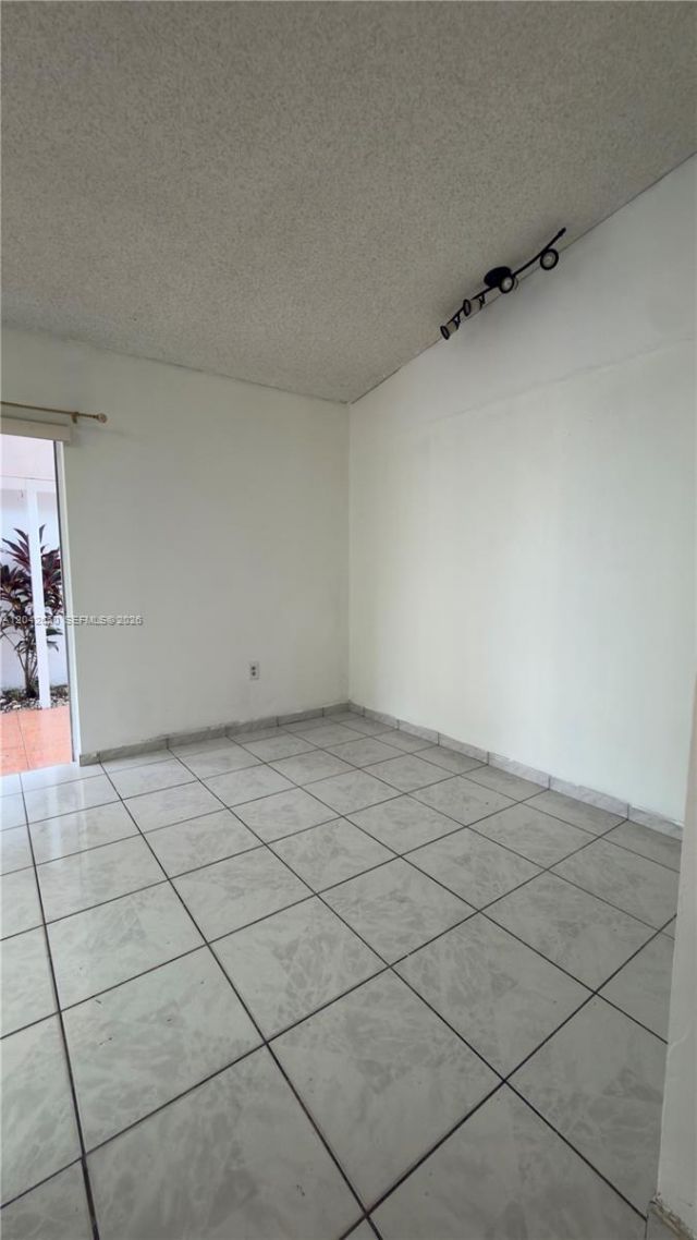19058 NW 77th Pl, Hialeah, FL 33015 Photo