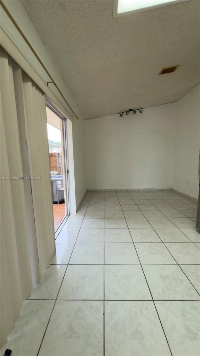 19058 NW 77th Pl, Hialeah, FL 33015 Photo