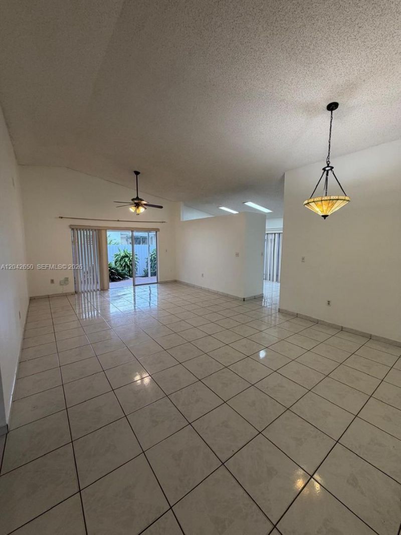 19058 NW 77th Pl, Hialeah, FL 33015 Photo