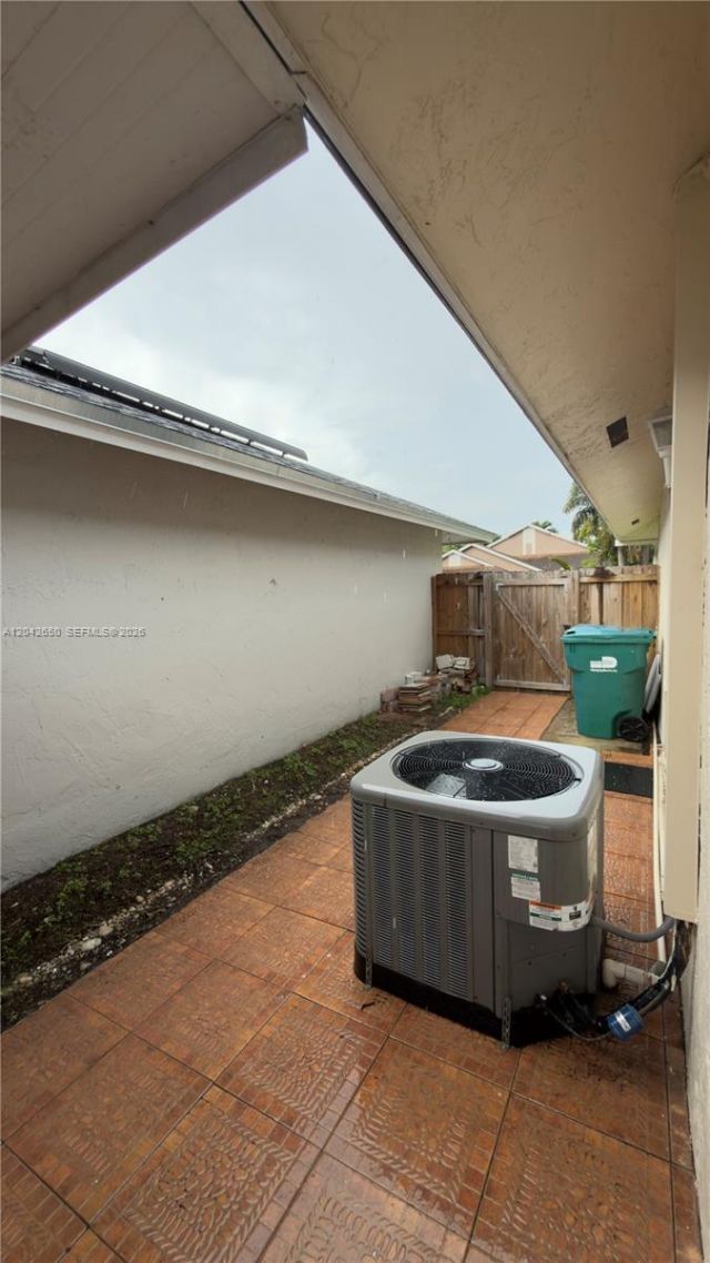 19058 NW 77th Pl, Hialeah, FL 33015 Photo