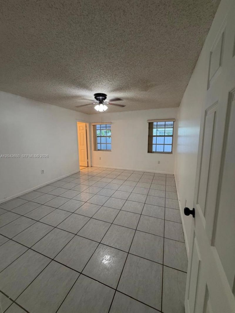 19058 NW 77th Pl, Hialeah, FL 33015 Photo