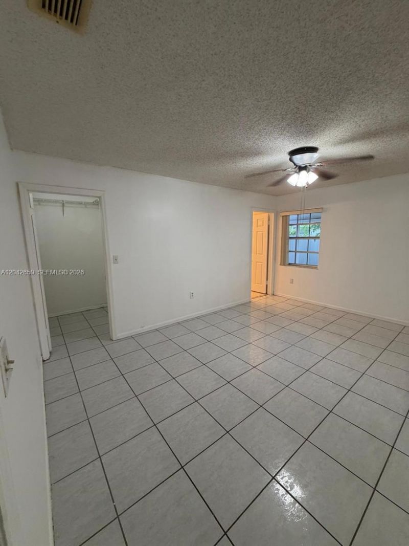 19058 NW 77th Pl, Hialeah, FL 33015 Photo