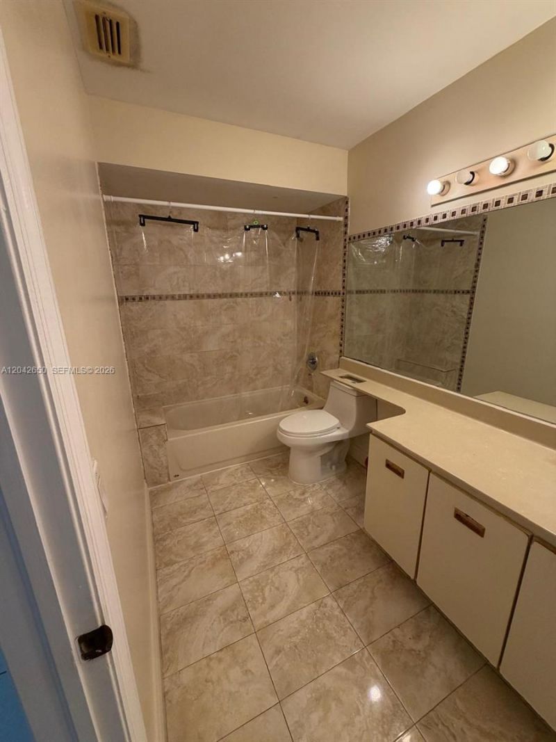19058 NW 77th Pl, Hialeah, FL 33015 Photo