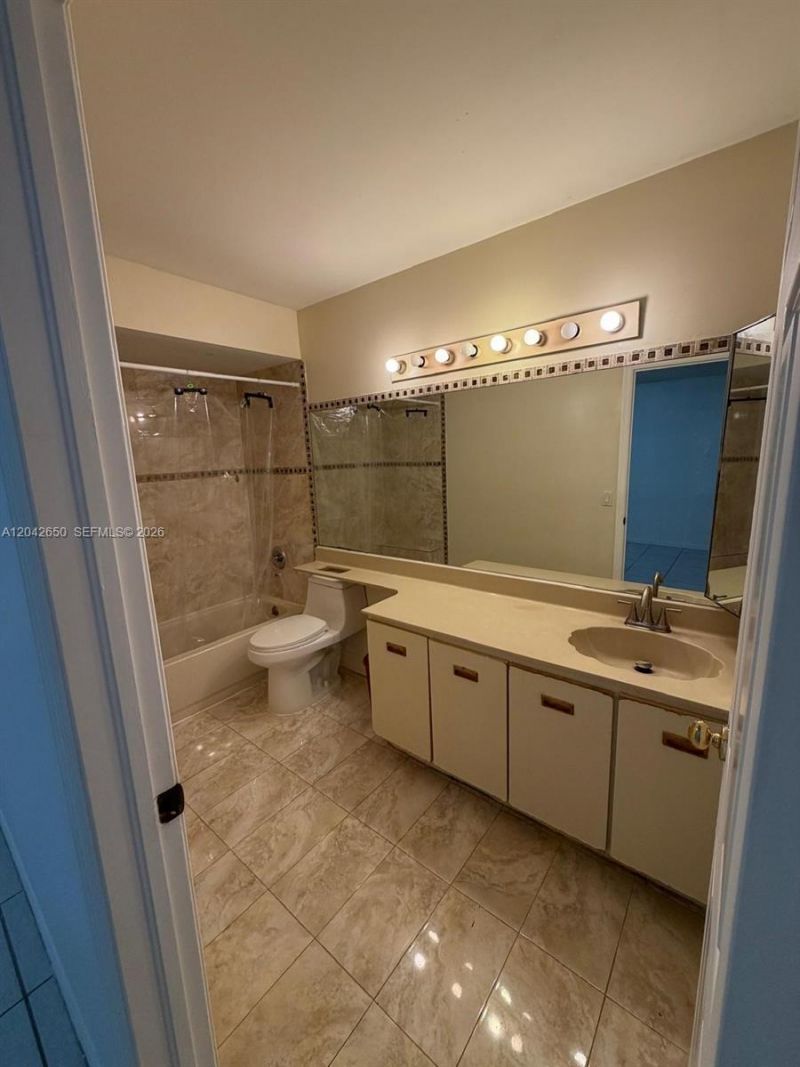 19058 NW 77th Pl, Hialeah, FL 33015 Photo