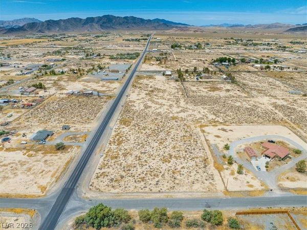 2560 W Bell Vista Avenue , Pahrump, NV 89060