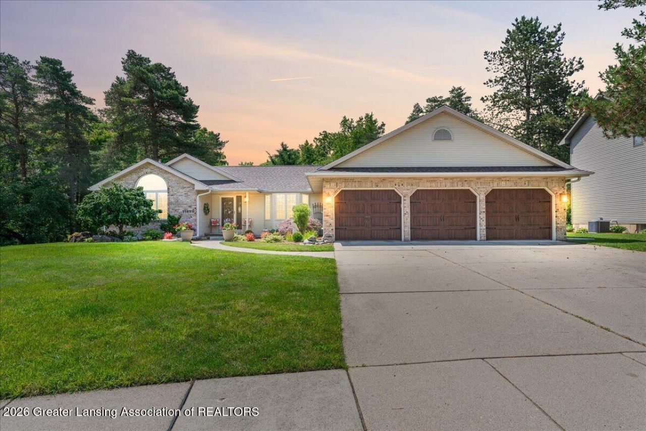 11650 Woodspointe Drive, Grand Ledge, MI 48837 Main Photo