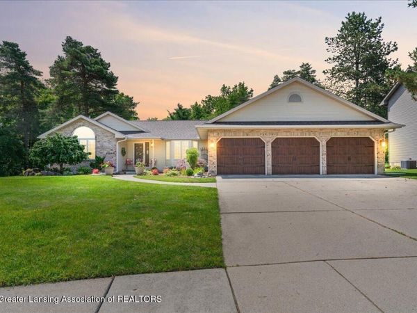 11650 Woodspointe Drive, Grand Ledge, MI 48837