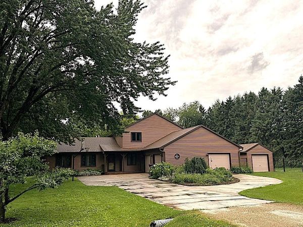 2611 Penny Lane, Stoughton, WI 53589