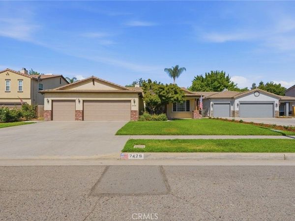 2429 N Oak Grove Court, Visalia, CA 93291