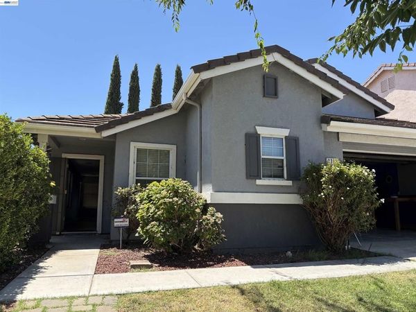1112 Yellowhammer Dr, Patterson, CA 95363