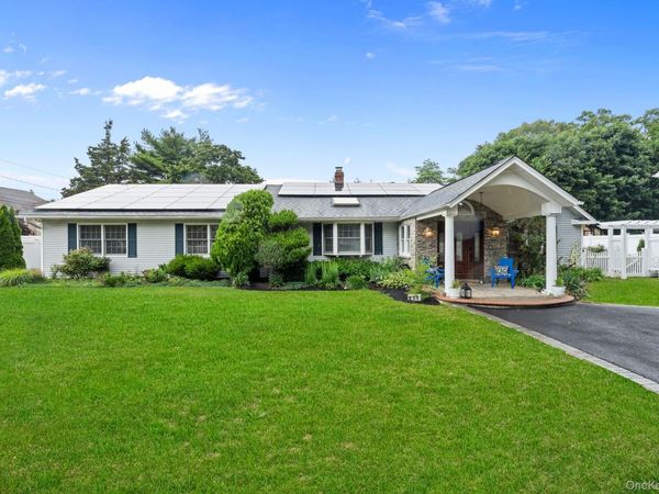 821 Peconic Street , Ronkonkoma, NY 11779