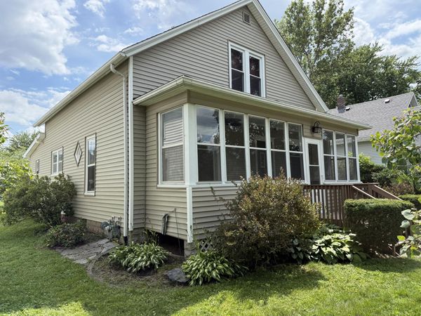 110 CANON, Muscatine, IA 52761
