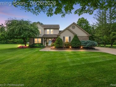 4683 Fox Chase Drive, White Lake Twp, MI 48383