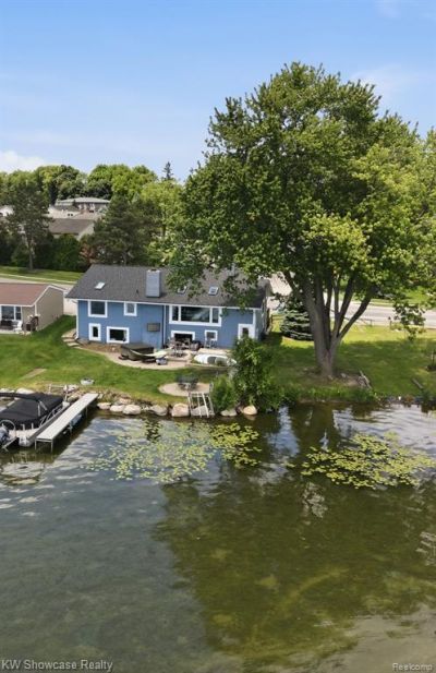 301 S Pontiac Trail, Walled Lake, MI 48390 Main Photo