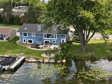 301 S PONTIAC Trail, Walled Lake, MI 48390