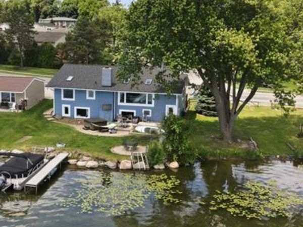 301 S PONTIAC Trail, Walled Lake, MI 48390