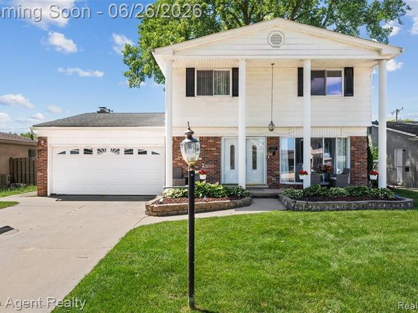 11134 Fairway Drive, Sterling Heights, MI 48312