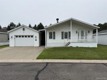 9 Brookfield, Swartz Creek, MI 48473