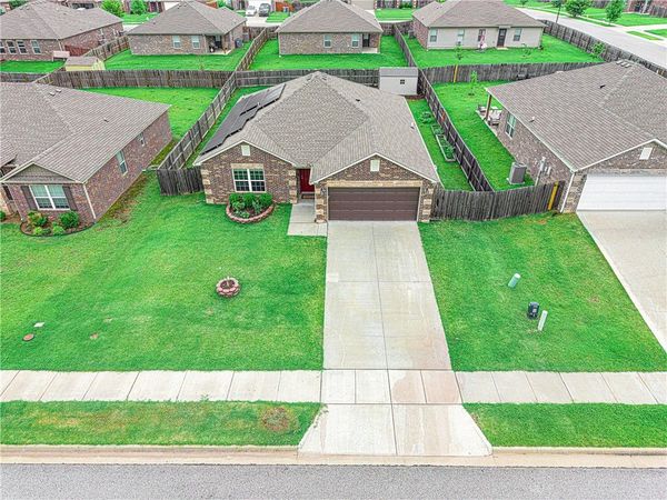 6704 SW Chestnut Hill Avenue, Bentonville, AR 72713