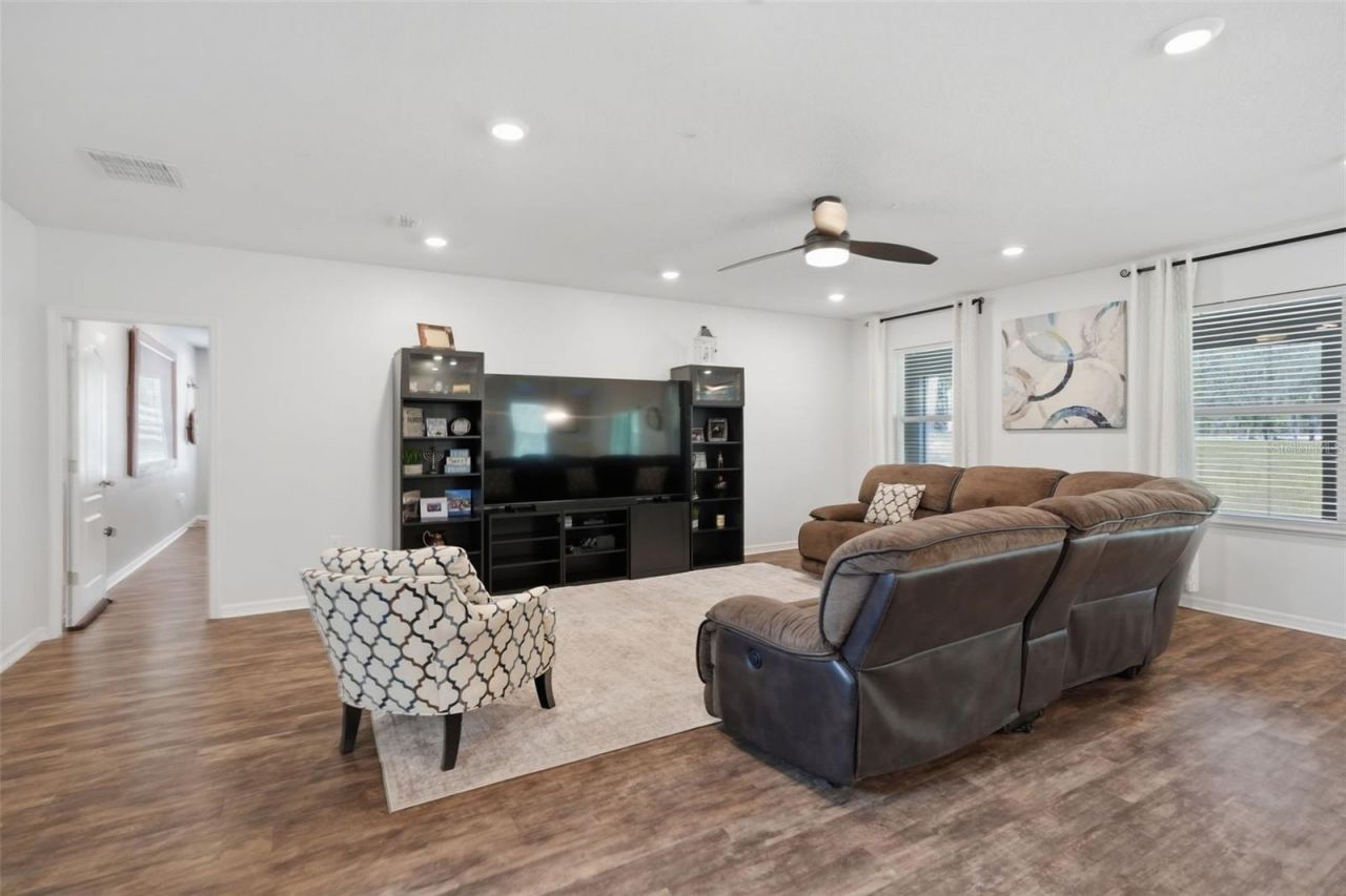 9025 Mazette Road , Weeki Wachee, FL 34613 Photo