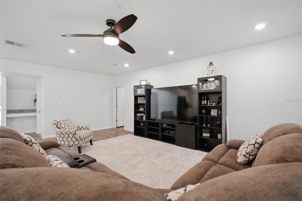 9025 Mazette Road , Weeki Wachee, FL 34613 Photo
