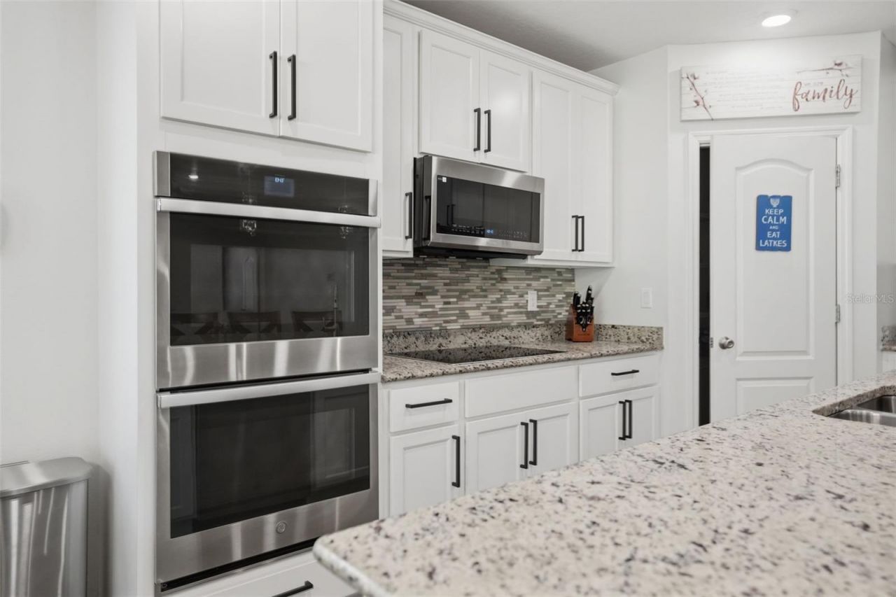 9025 Mazette Road , Weeki Wachee, FL 34613 Photo