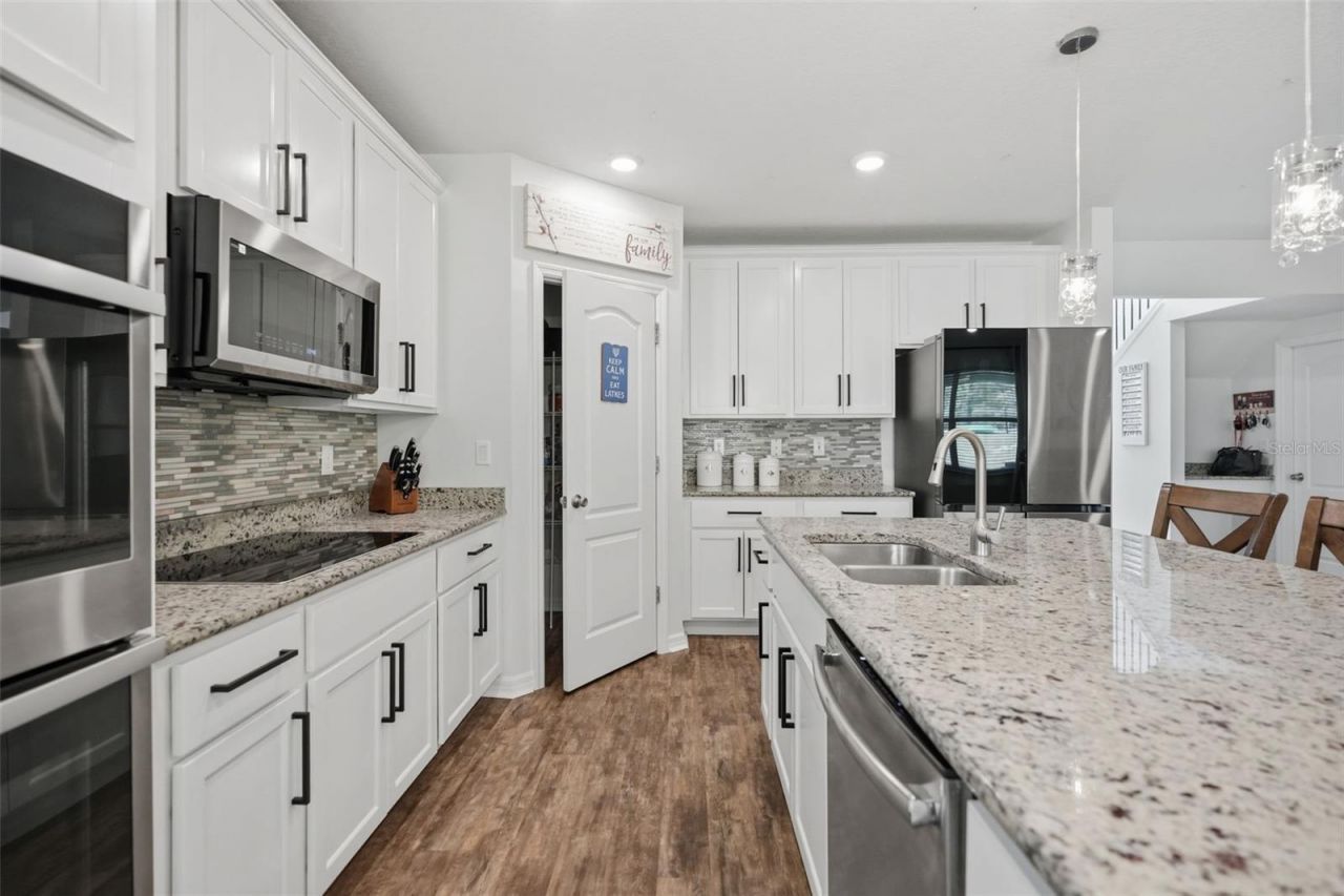 9025 Mazette Road , Weeki Wachee, FL 34613 Photo
