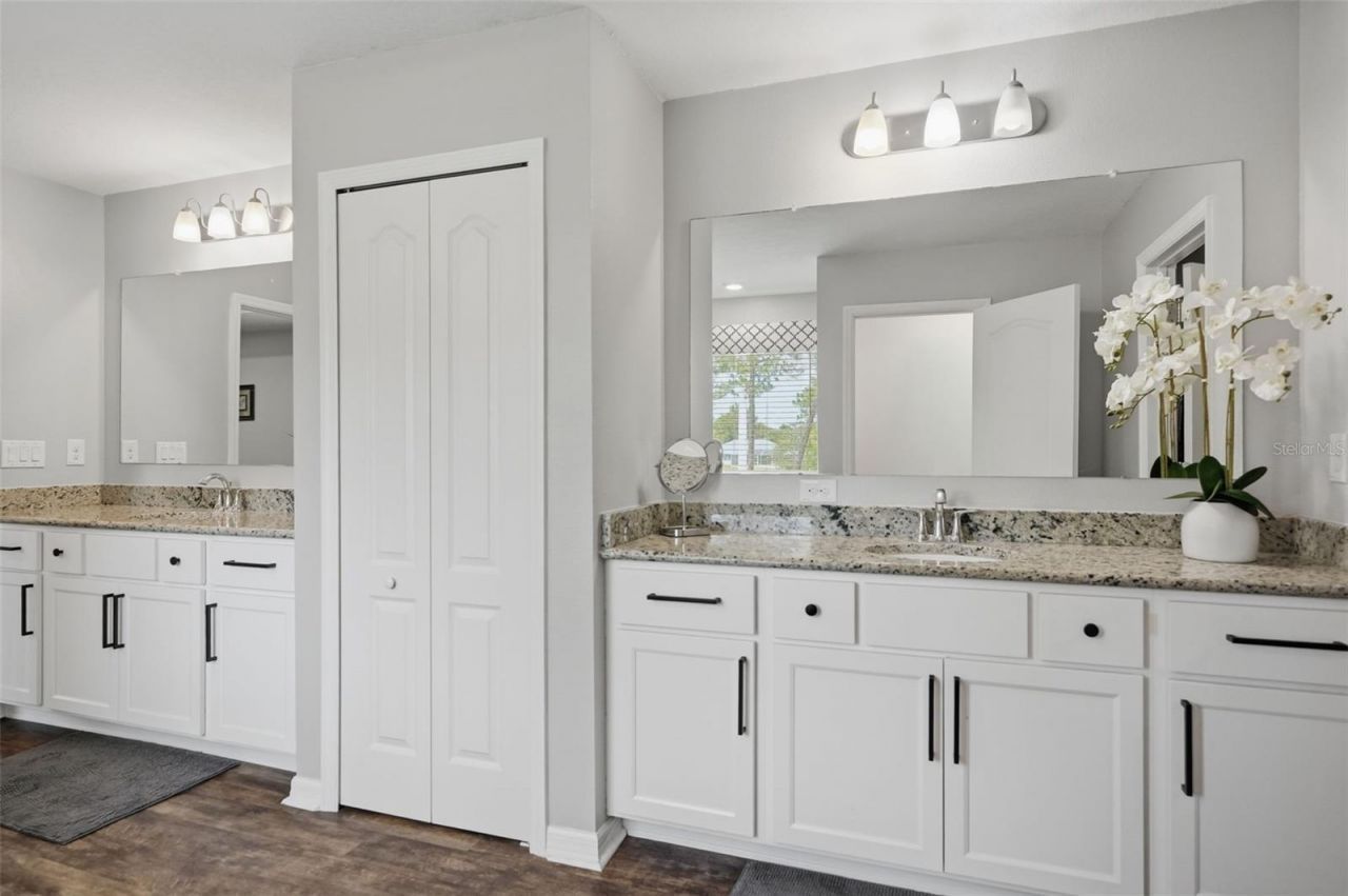 9025 Mazette Road , Weeki Wachee, FL 34613 Photo