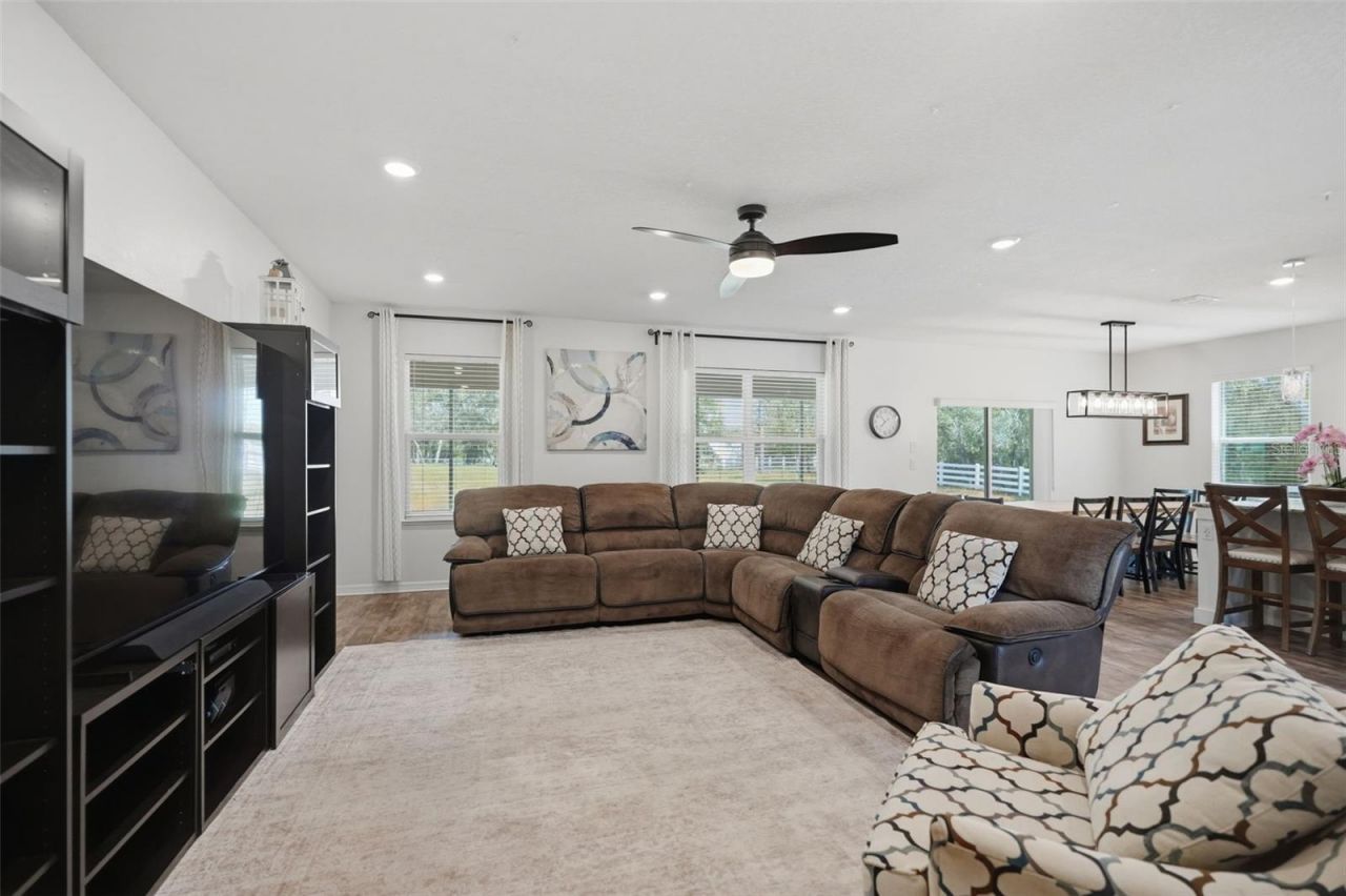 9025 Mazette Road , Weeki Wachee, FL 34613 Photo