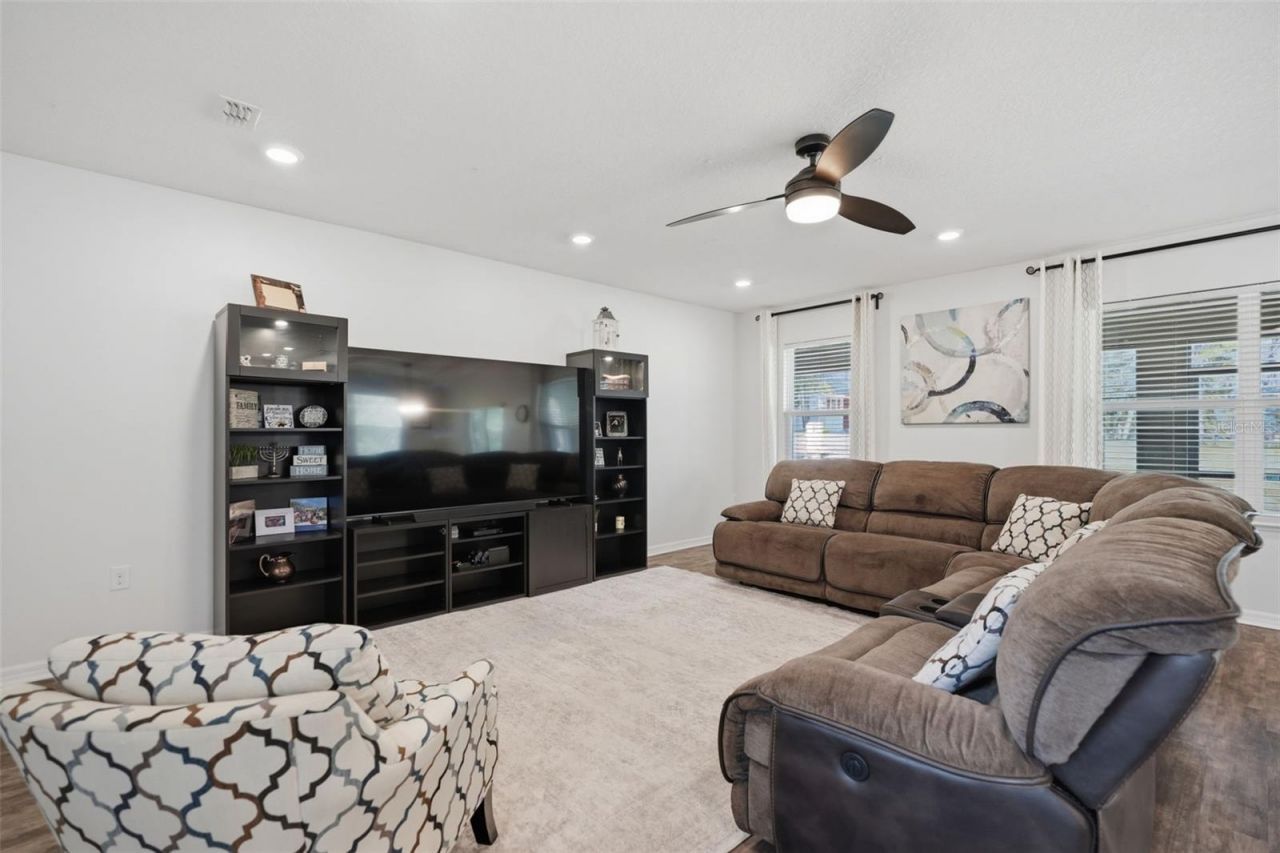 9025 Mazette Road , Weeki Wachee, FL 34613 Photo