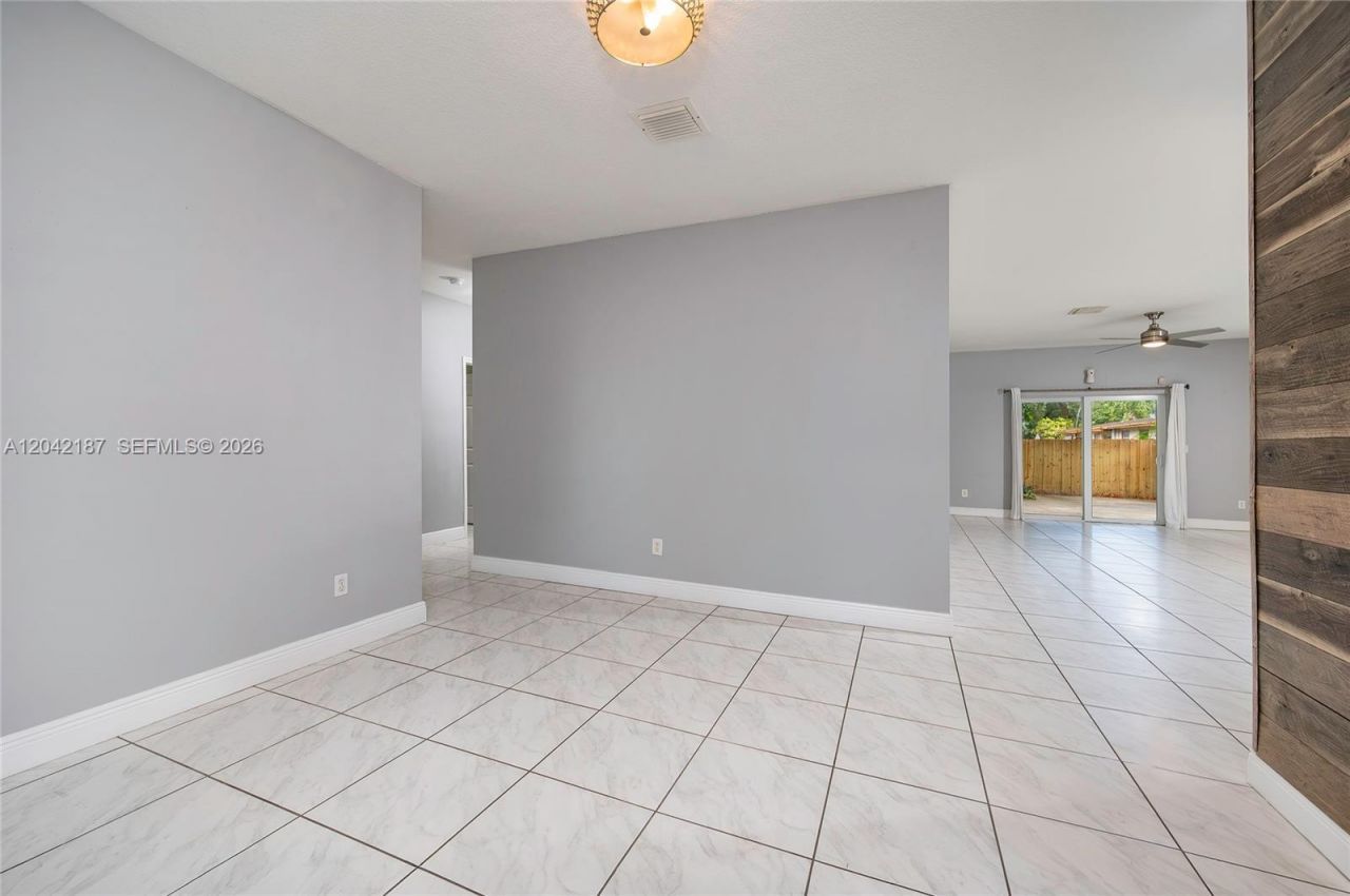 2750 NW 170th St, Miami Gardens, FL 33056 Photo