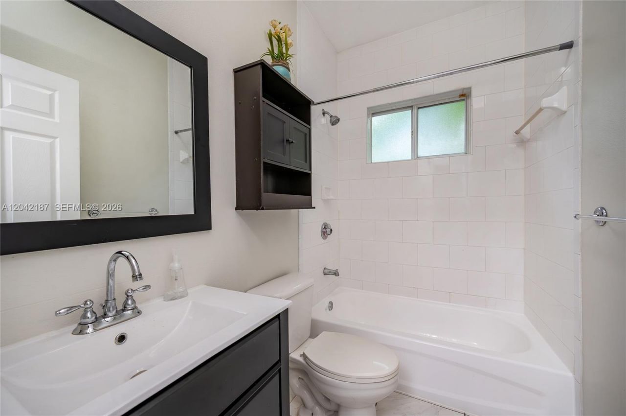 2750 NW 170th St, Miami Gardens, FL 33056 Photo